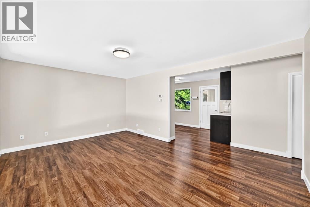 6012 33 Avenue NW — photo 4