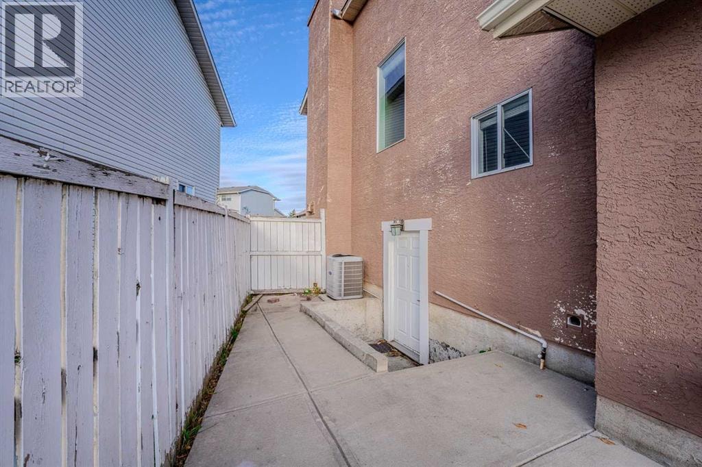 4 Del Ray Crescent NE — photo 33