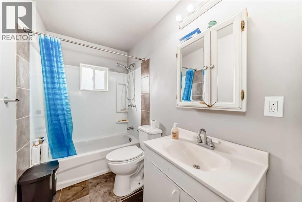 2517 36 Street SE — photo 8