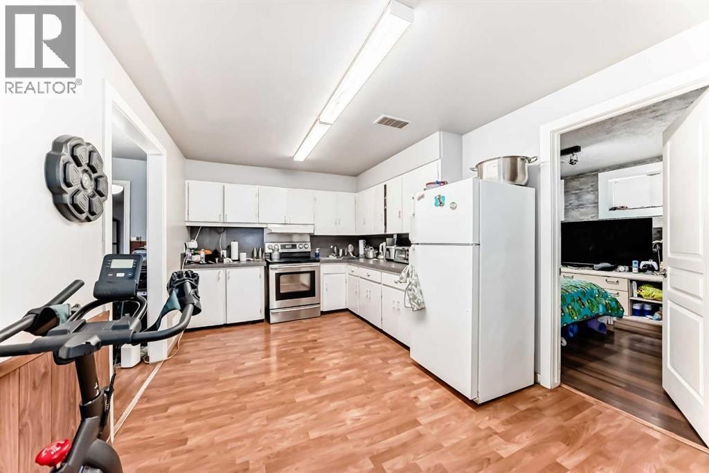 2517 36 Street SE — photo 9
