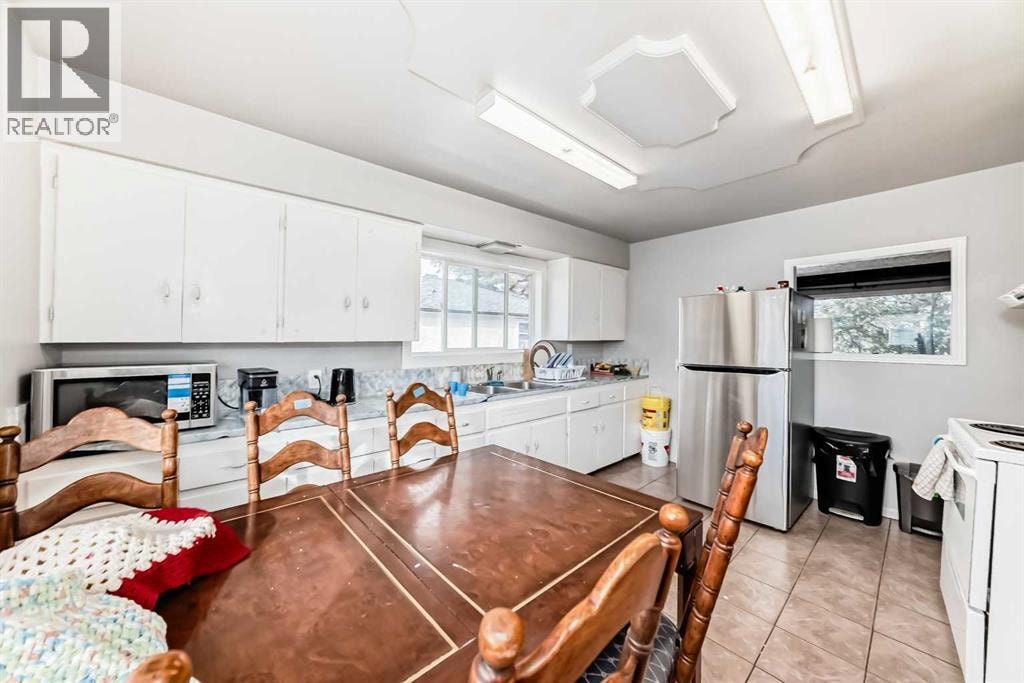 2517 36 Street SE — photo 3