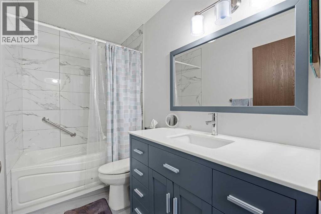 8, 4940 39 Avenue SW — photo 11