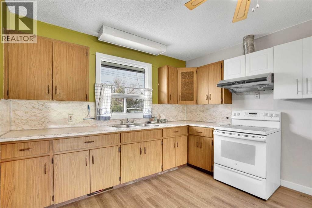 8316 43 Avenue NW — photo 10