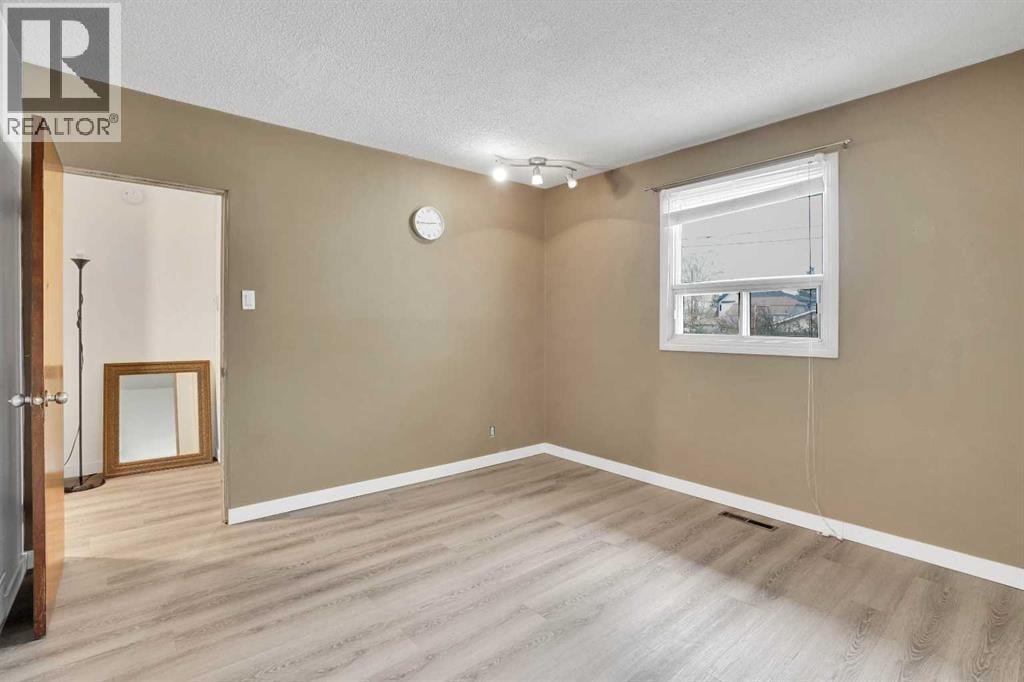 8316 43 Avenue NW — photo 17