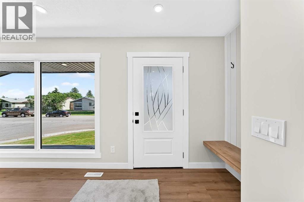 704 Malvern Drive NE — photo 2