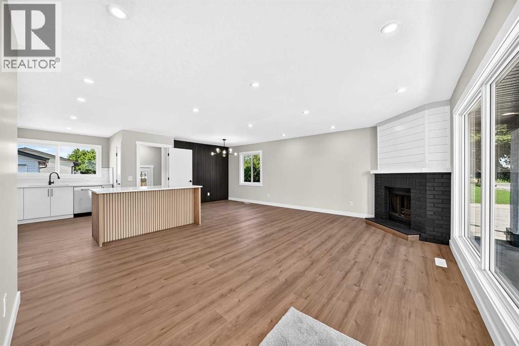 704 Malvern Drive NE — photo 3