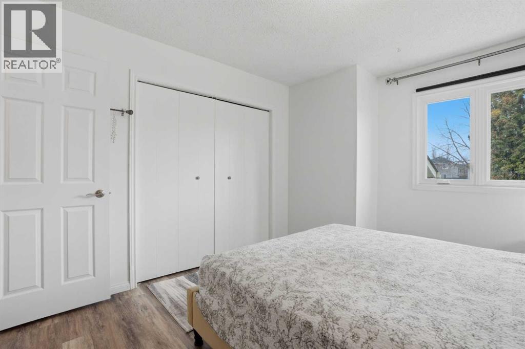 203 Shawglen Road SW — photo 15