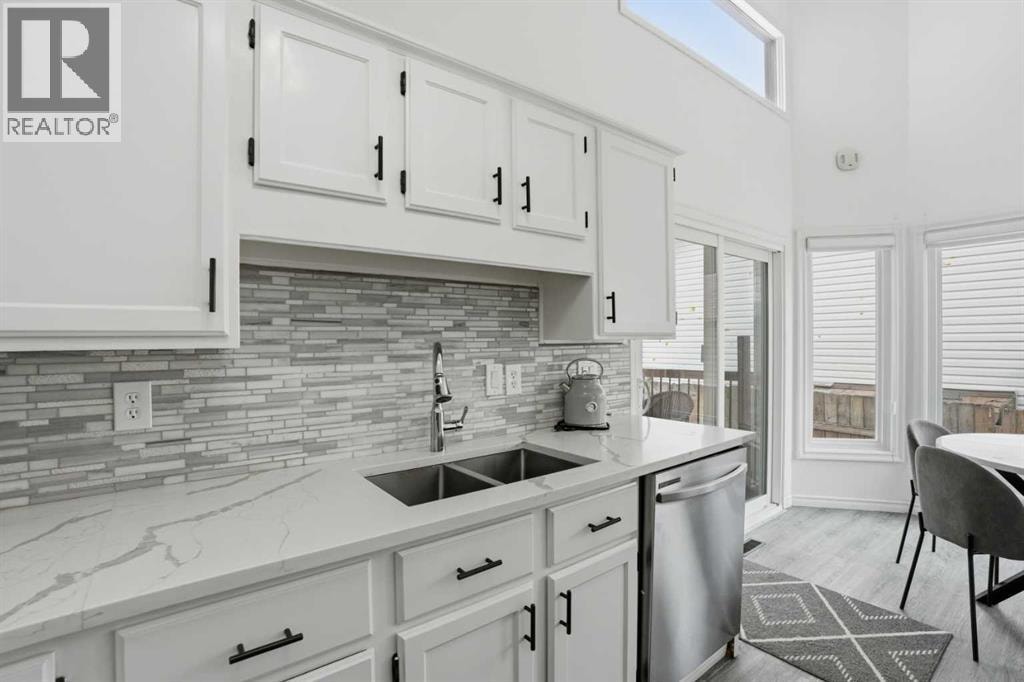 203 Shawglen Road SW — photo 12