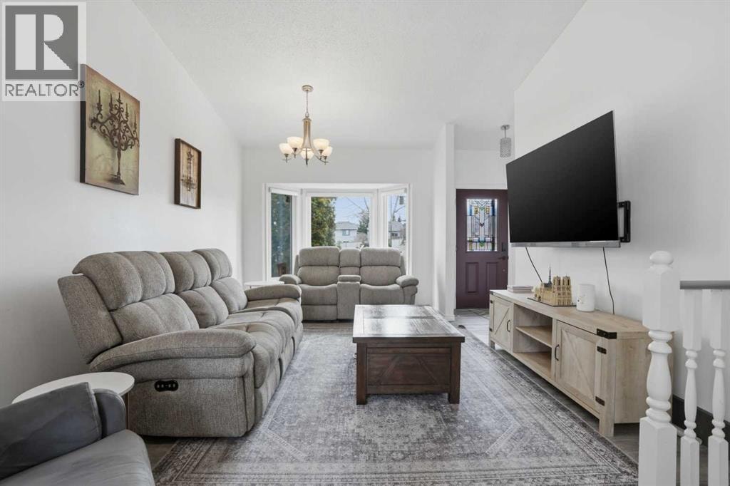 203 Shawglen Road SW — photo 8