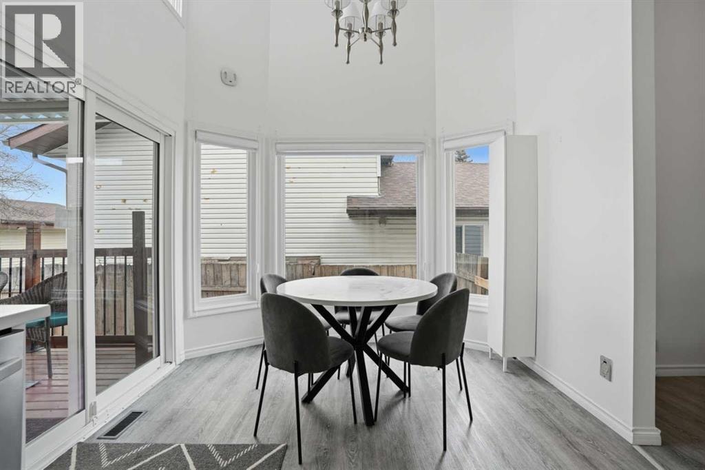 203 Shawglen Road SW — photo 9