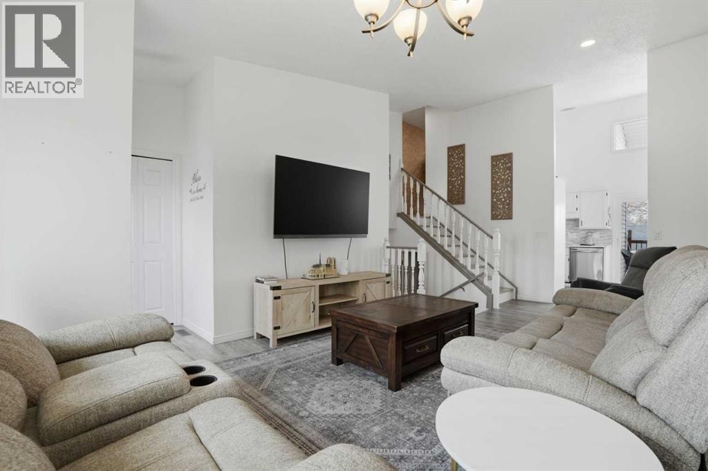 203 Shawglen Road SW — photo 6