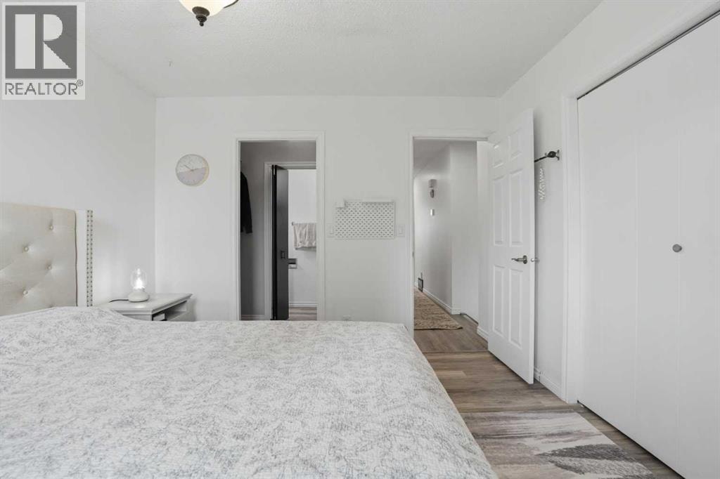 203 Shawglen Road SW — photo 16