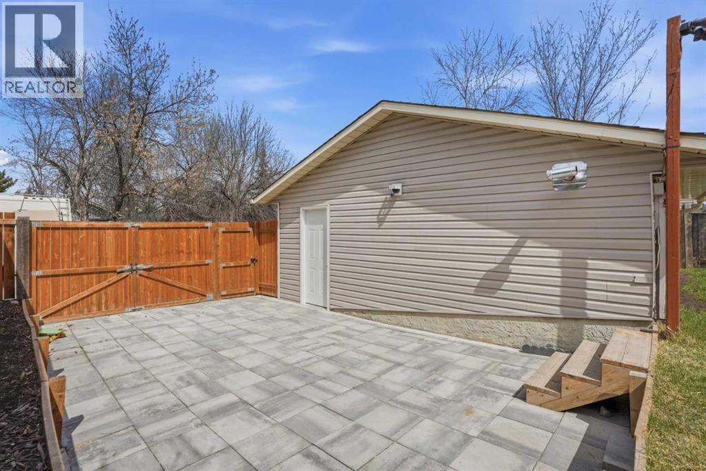 203 Shawglen Road SW — photo 38