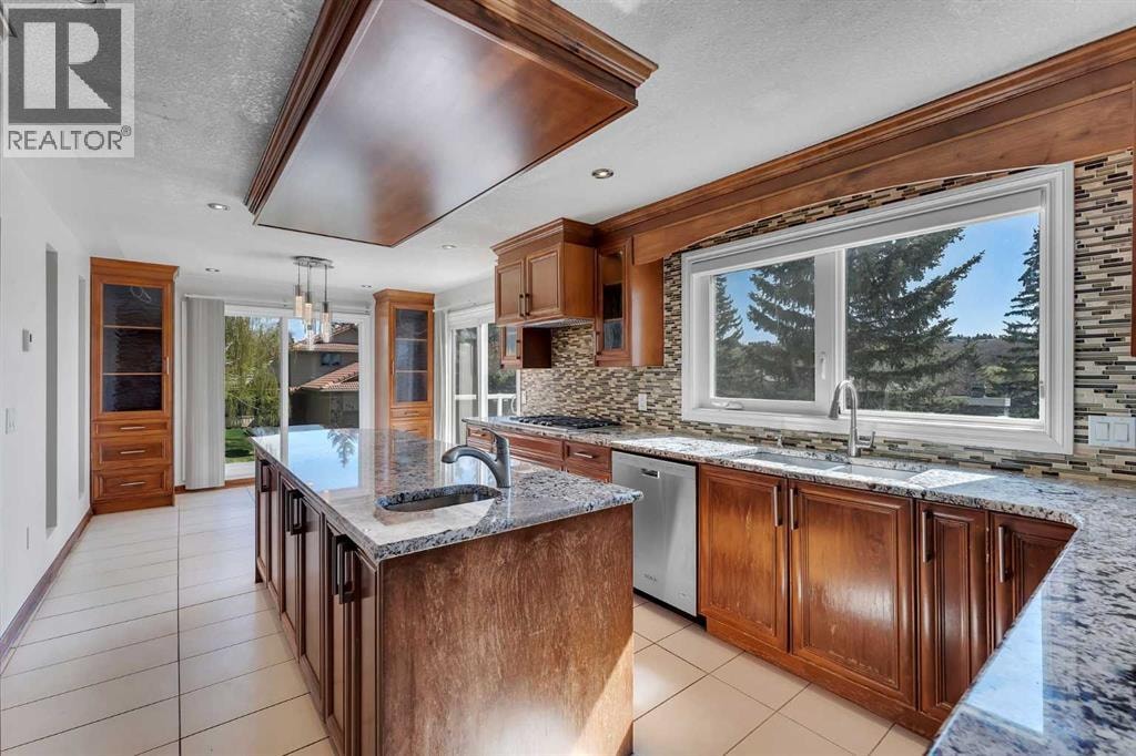 4 Edgehill Crescent NW — photo 14