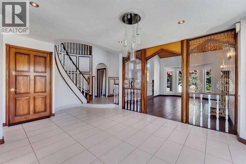 4 Edgehill Crescent NW — photo 9
