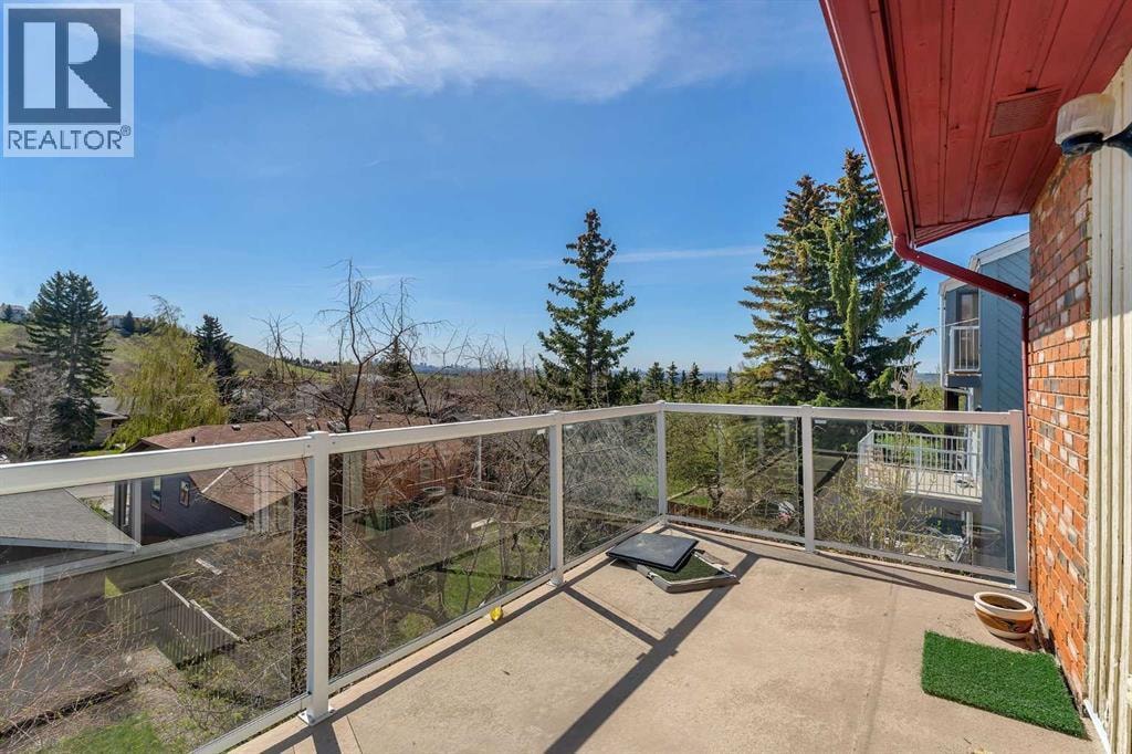 4 Edgehill Crescent NW — photo 35