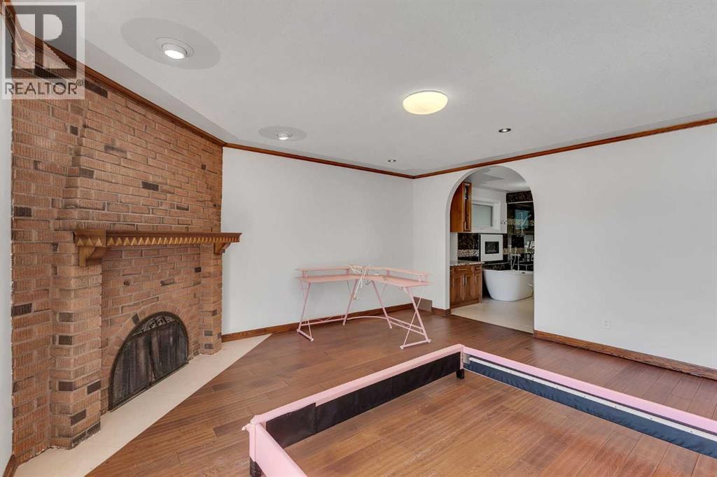 4 Edgehill Crescent NW — photo 32