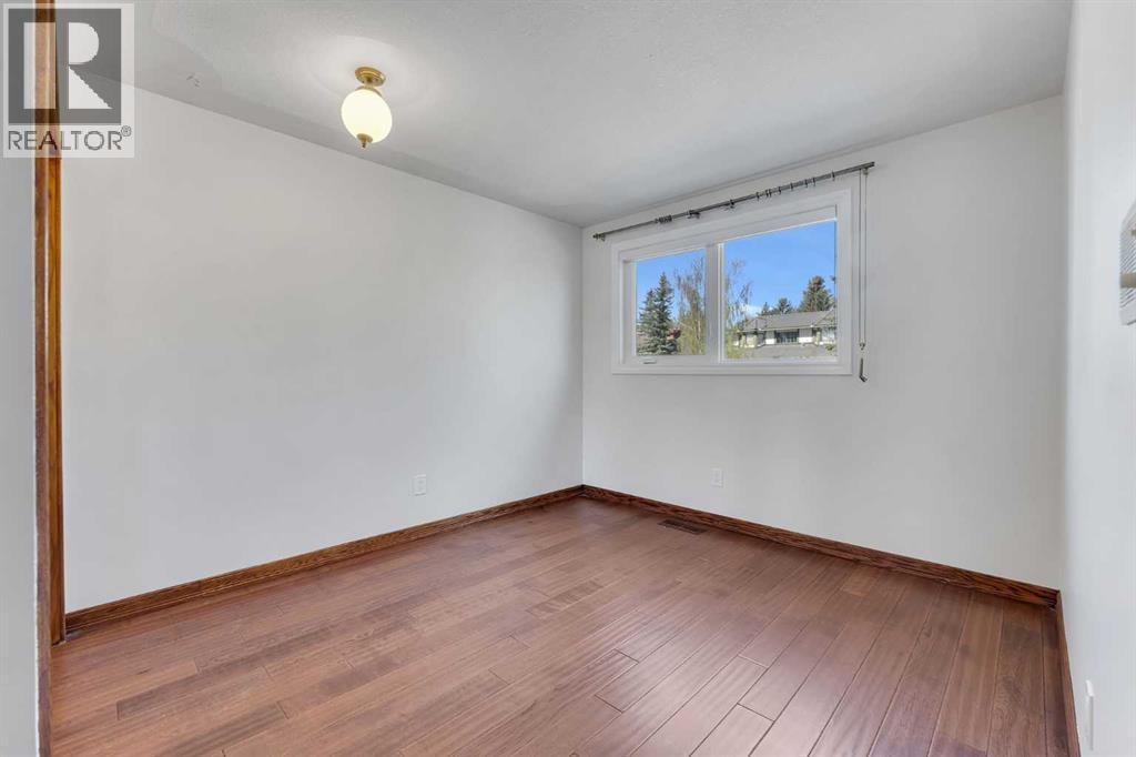 4 Edgehill Crescent NW — photo 37