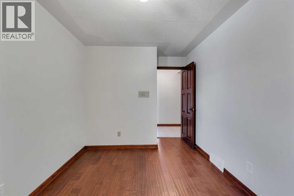 4 Edgehill Crescent NW — photo 21