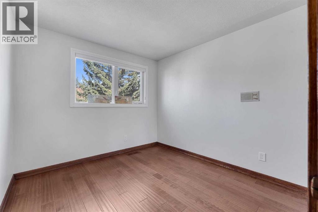 4 Edgehill Crescent NW — photo 36