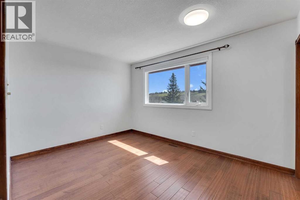 4 Edgehill Crescent NW — photo 29