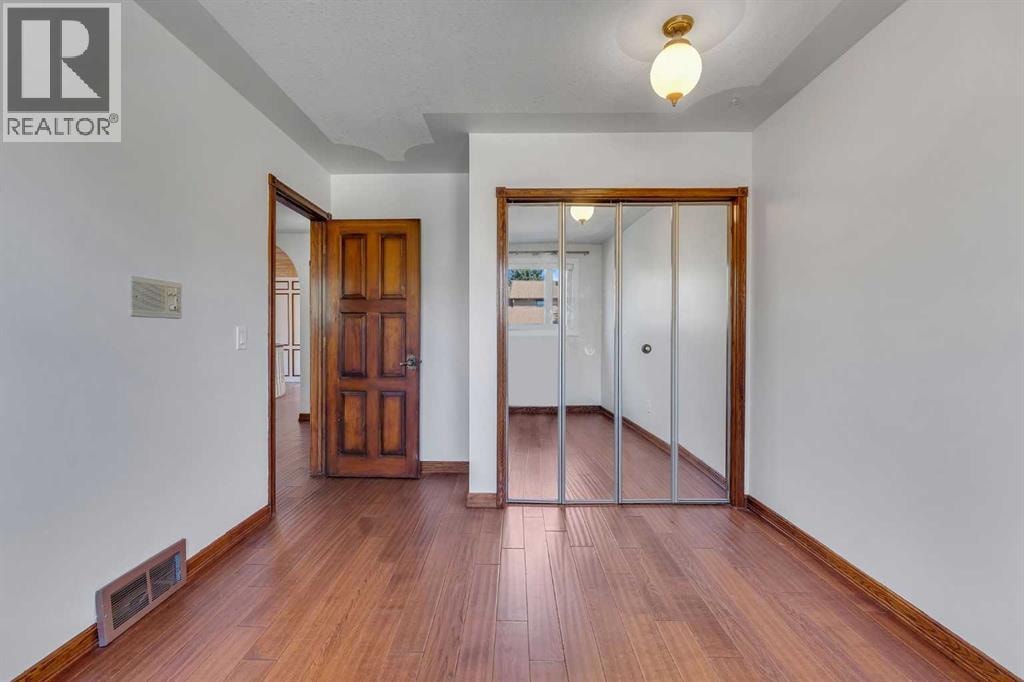 4 Edgehill Crescent NW — photo 38