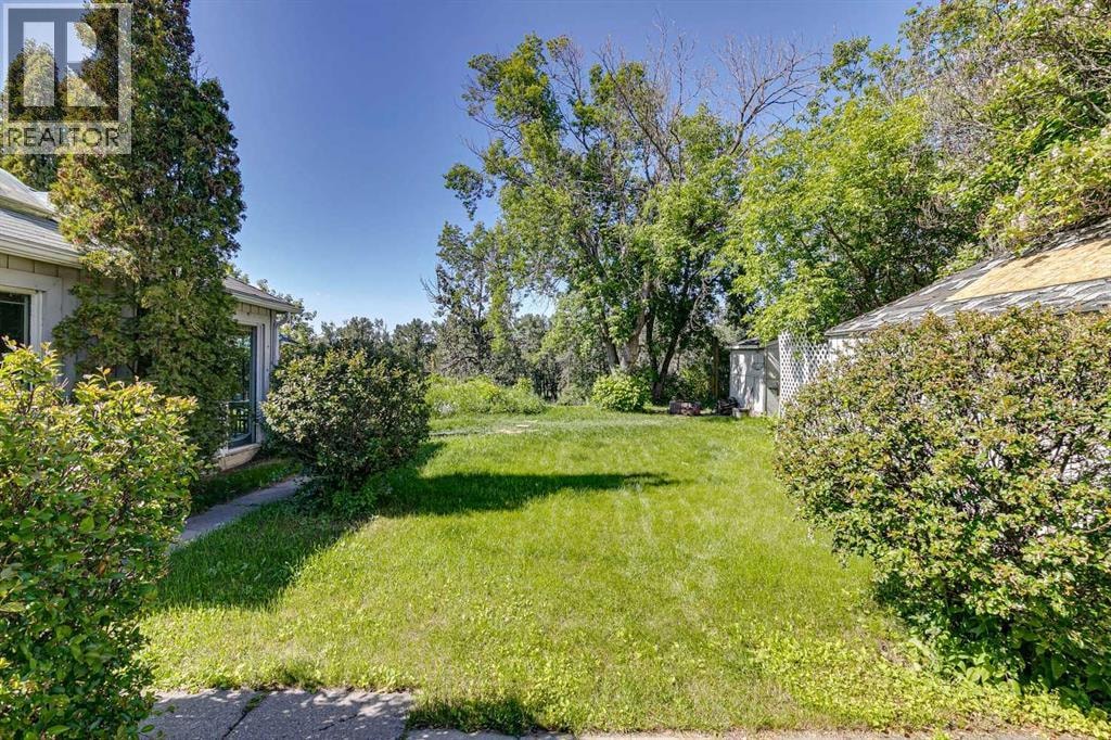 8808 48 Avenue — photo 10