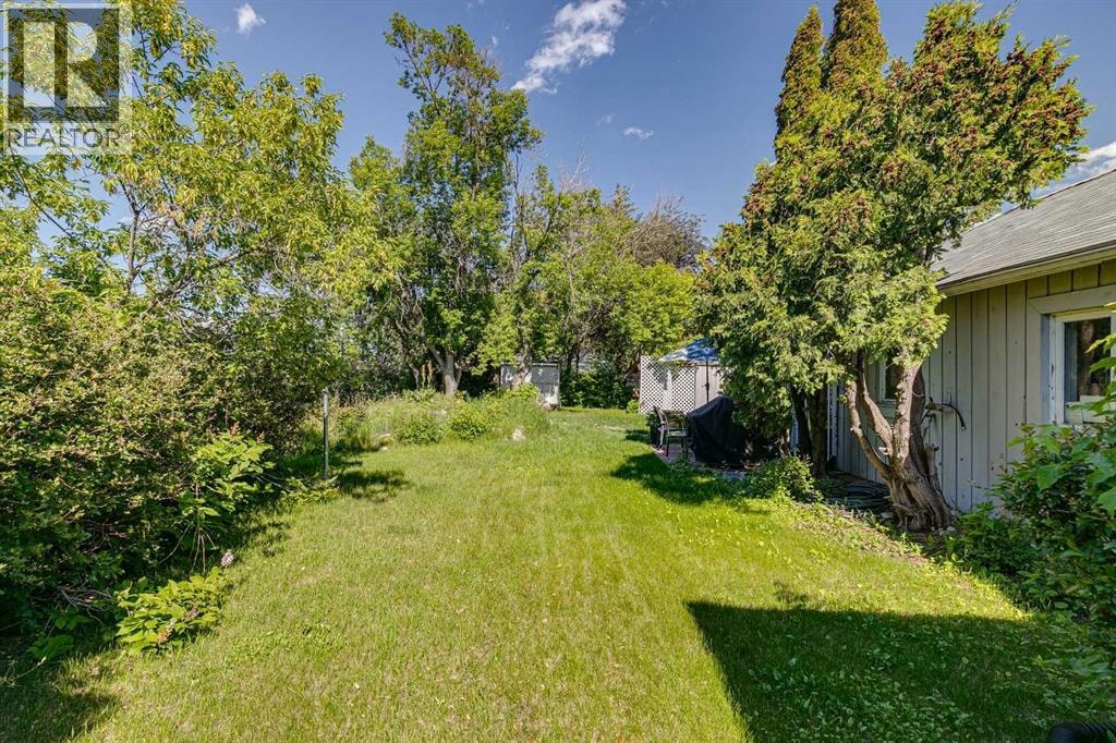 8808 48 Avenue — photo 19