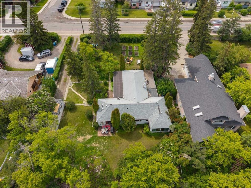 8808 48 Avenue — photo 38