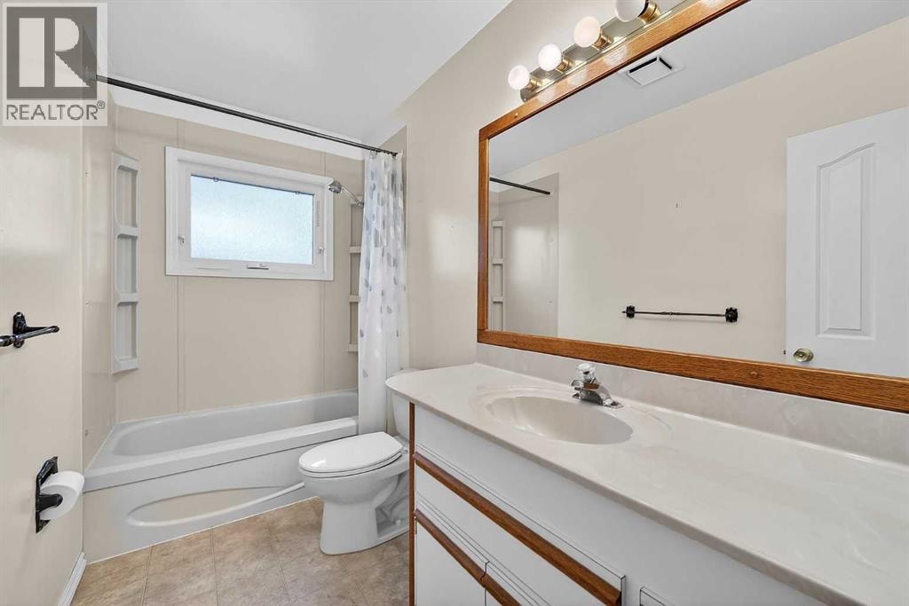 7435 25 Street SE — photo 11