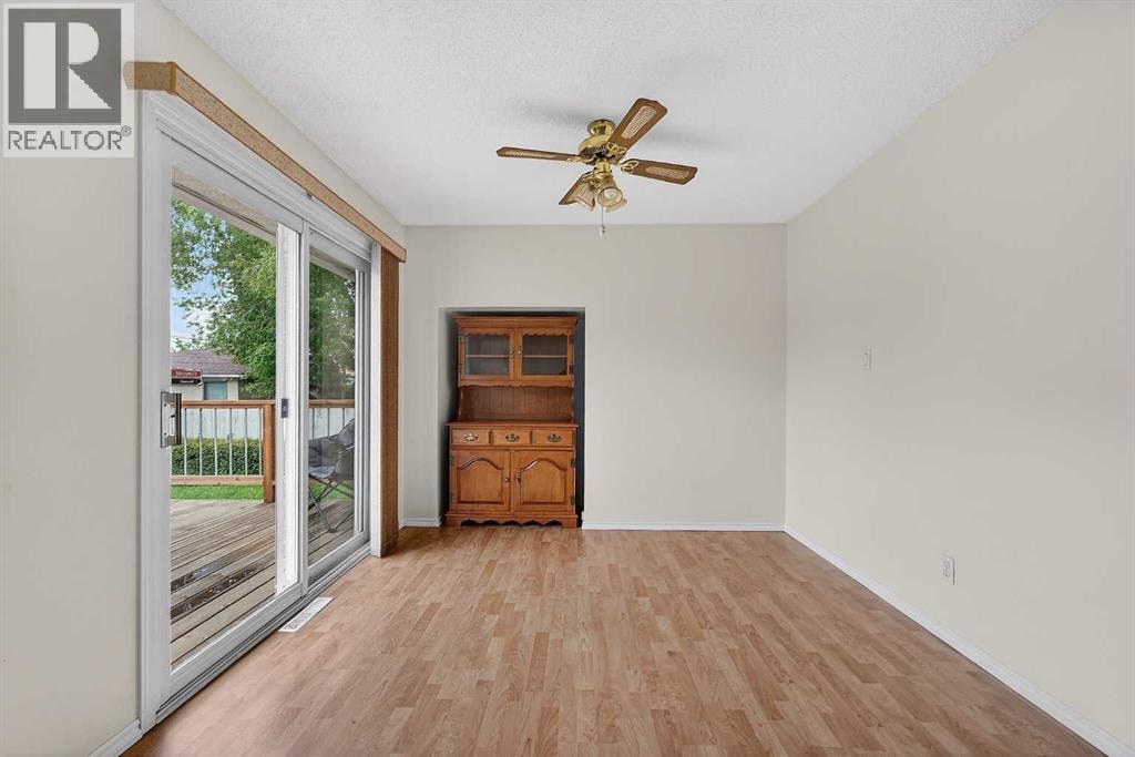 7435 25 Street SE — photo 15
