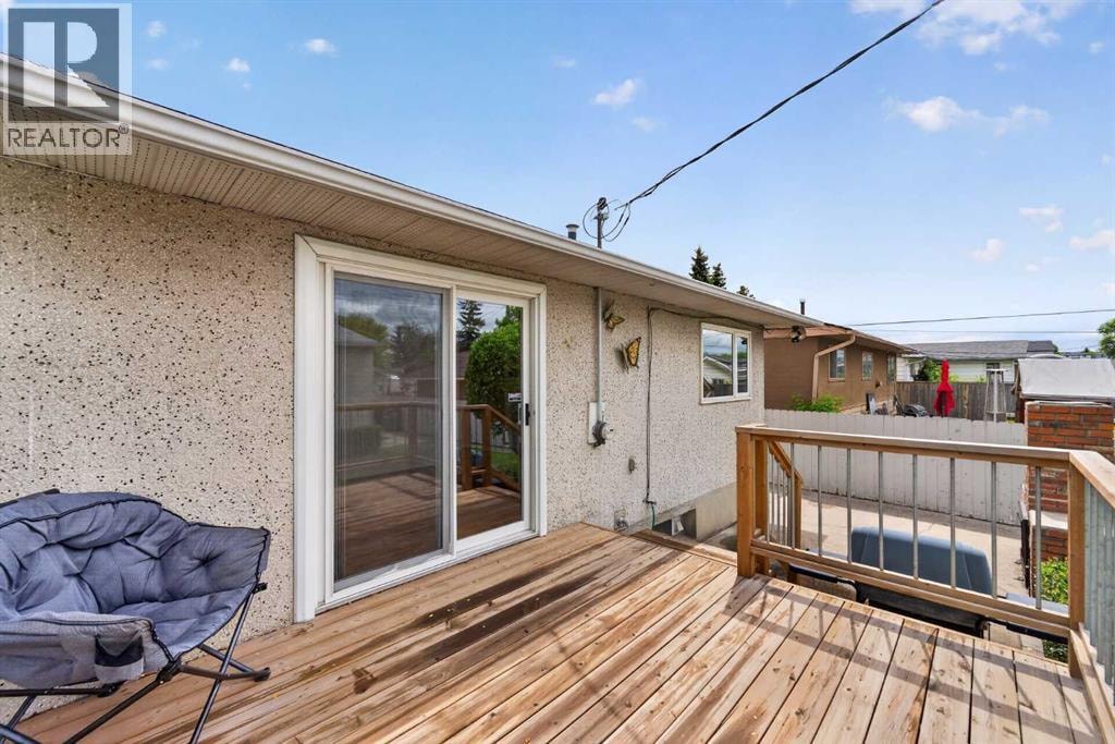 7435 25 Street SE — photo 33