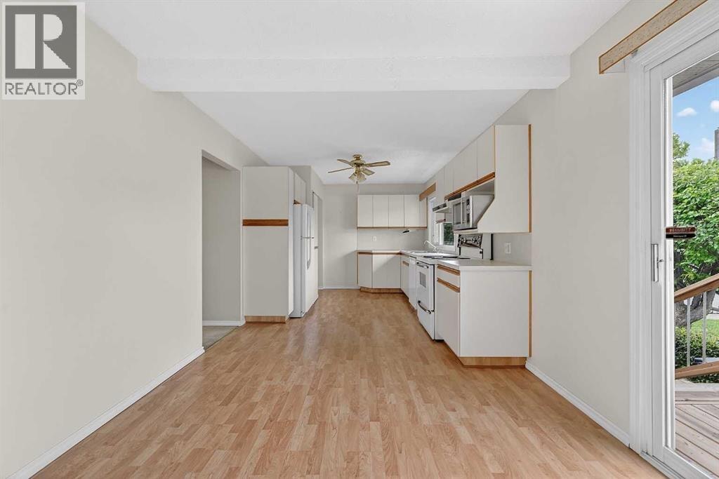7435 25 Street SE — photo 16