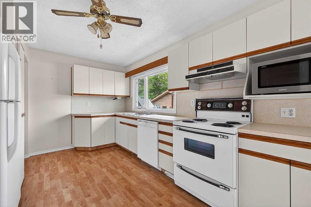 7435 25 Street SE — photo 18