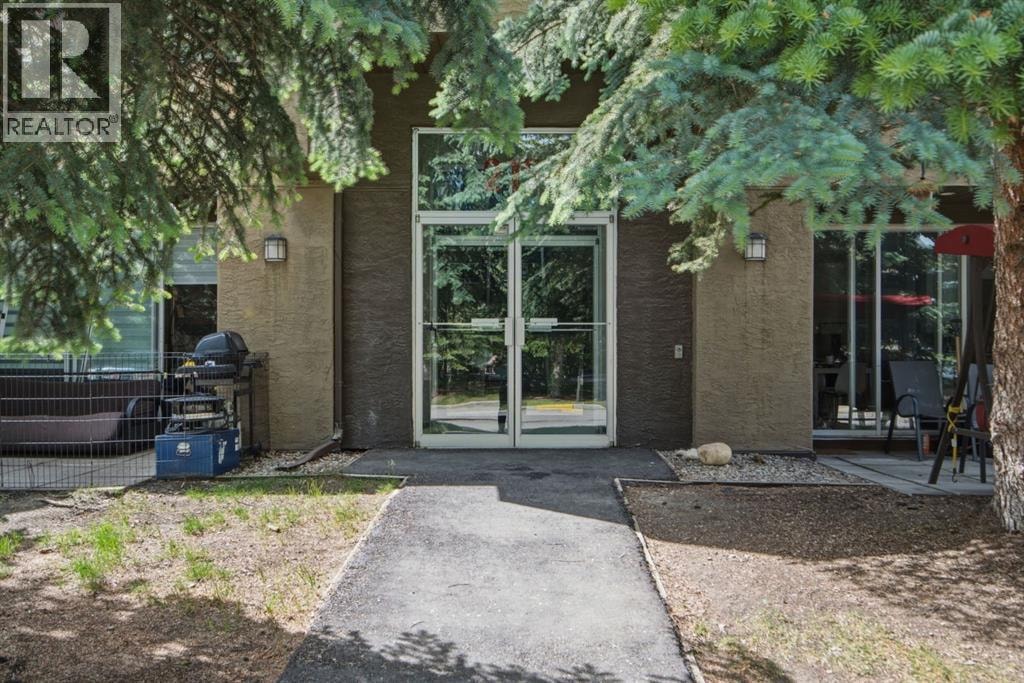 10, 215 Village Terrace SW — photo 2