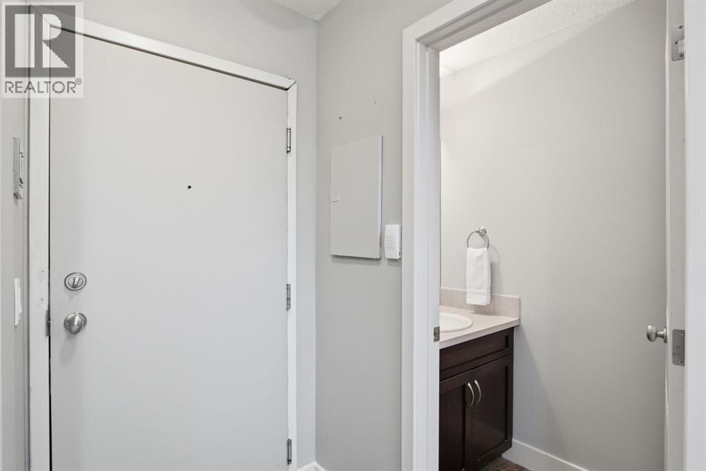 10, 215 Village Terrace SW — photo 3