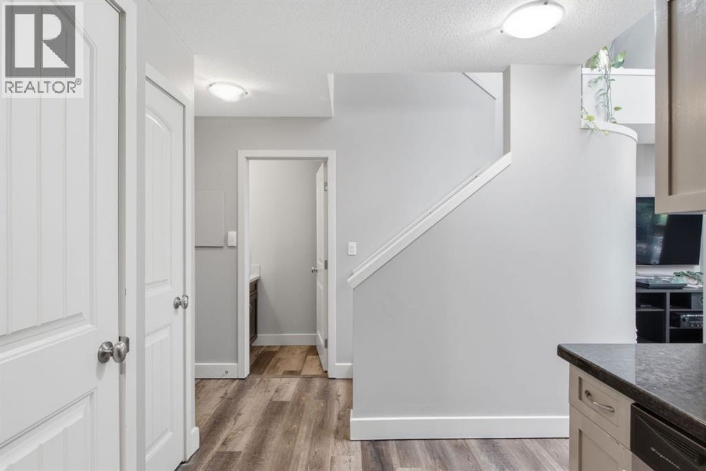 10, 215 Village Terrace SW — photo 4