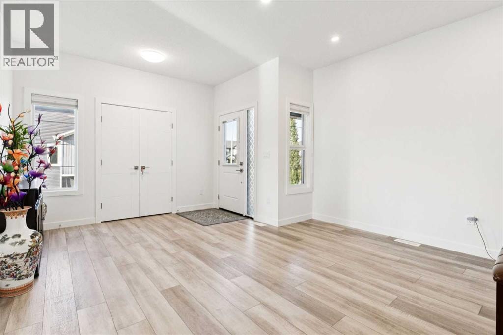 51 Midgrove Drive SW — photo 3