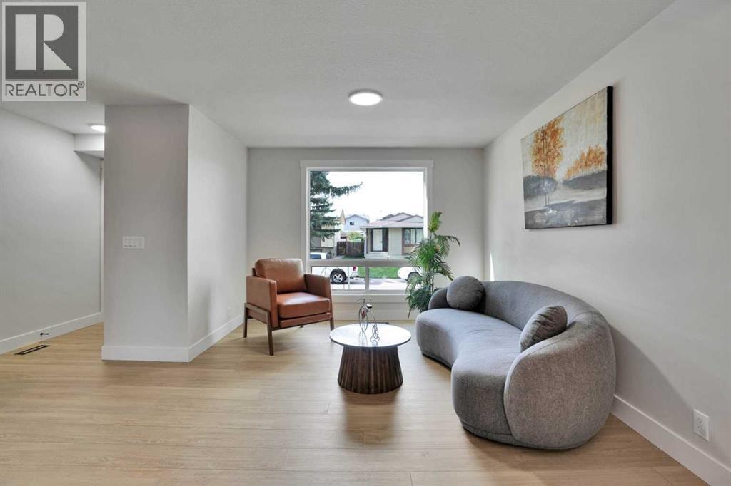 74 Castledale Way NE — photo 6