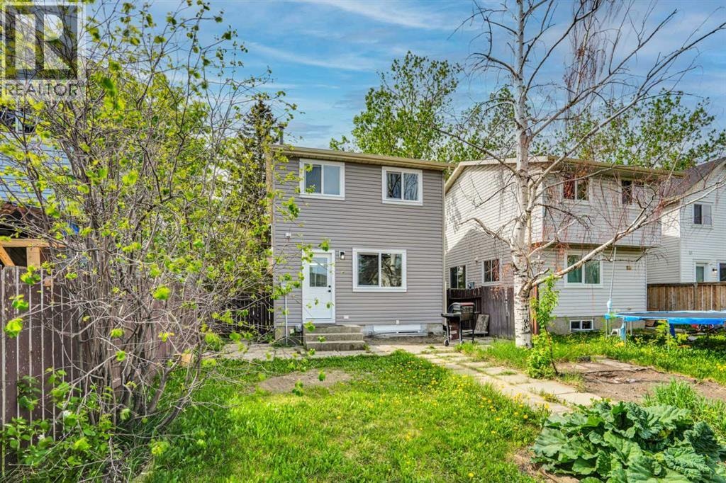 74 Castledale Way NE — photo 38