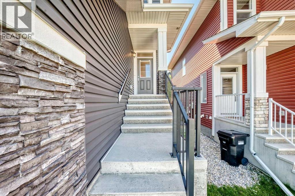 110 Crestbrook Way SW — photo 2