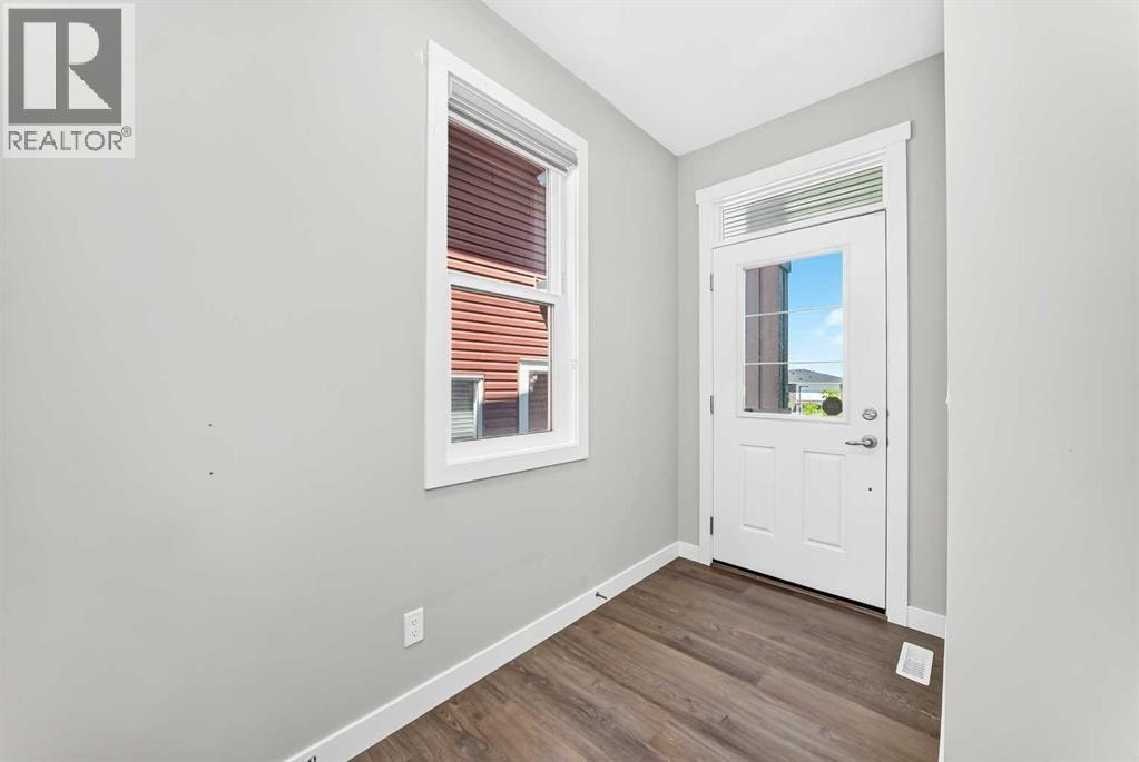 110 Crestbrook Way SW — photo 3
