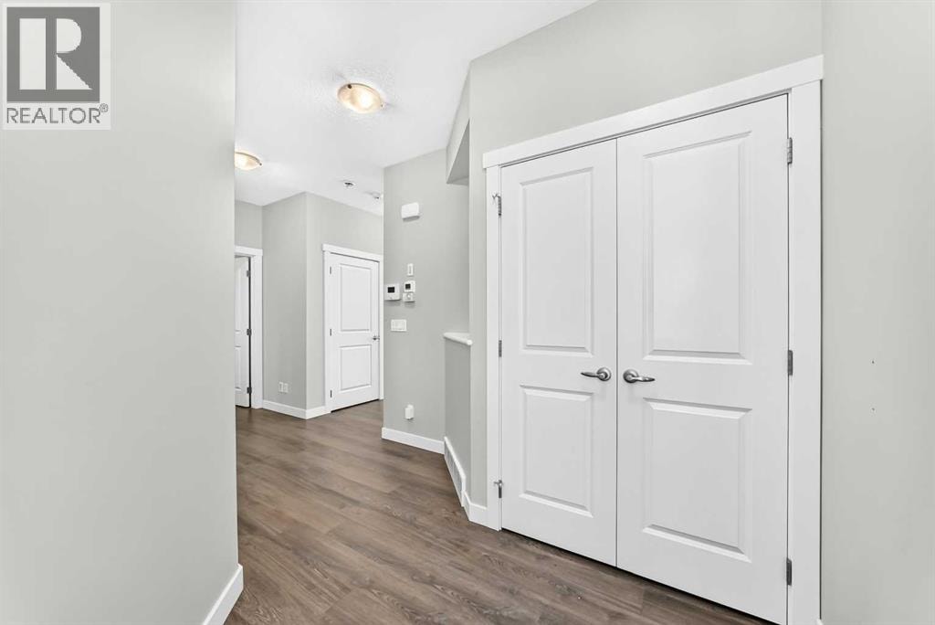 110 Crestbrook Way SW — photo 4