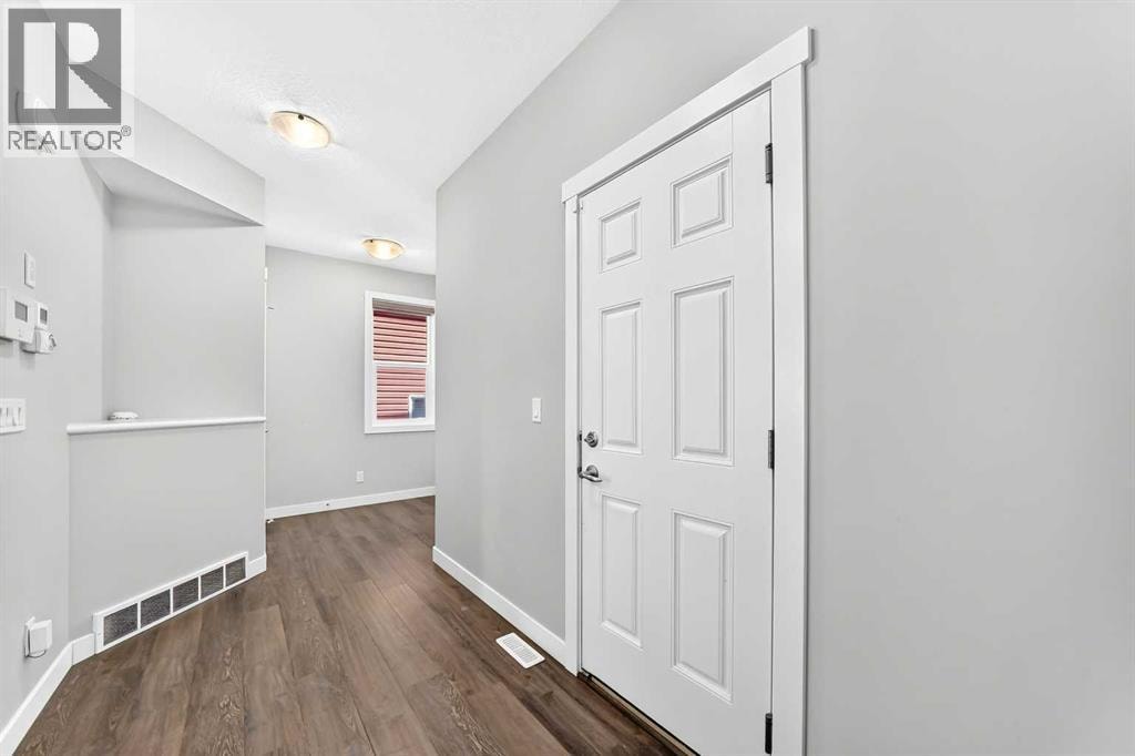 110 Crestbrook Way SW — photo 5
