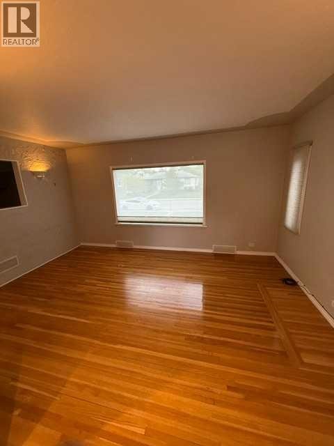 1613 22 Avenue NW — photo 10