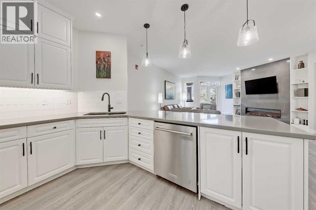 402, 2419 Erlton Road SW — photo 4
