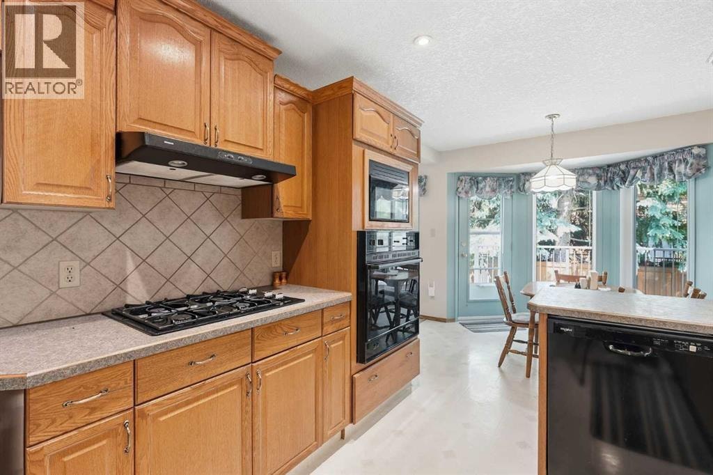 22A Woodmeadow Close SW — photo 9