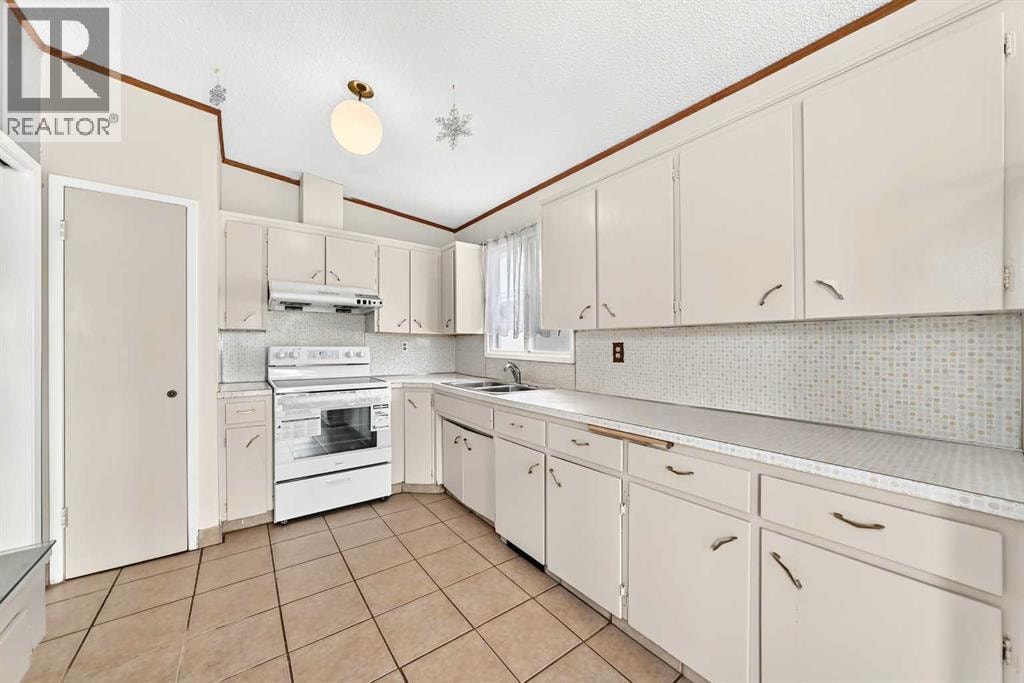 6329 Centre Street NW — photo 6