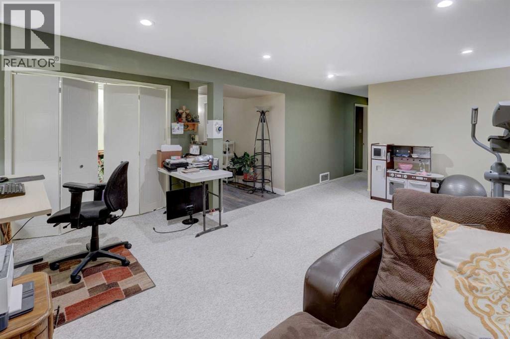 148 Rundlecairn Rise NE — photo 22