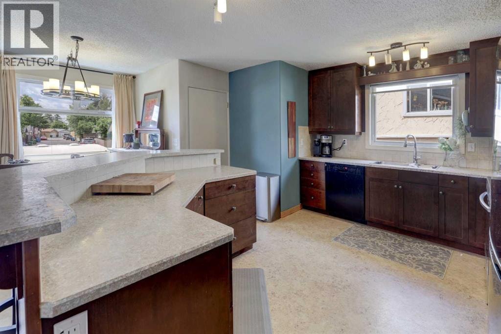 148 Rundlecairn Rise NE — photo 7